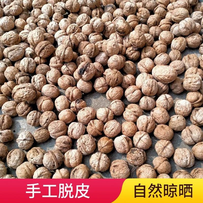 徽州,这座历史悠久的文化名城,不仅承载着深厚的历史底蕴,更孕育出了许多珍贵的特色产品。今天,让我们一起走进这个神奇的地方,探索那些让人垂涎三尺的徽州特产。